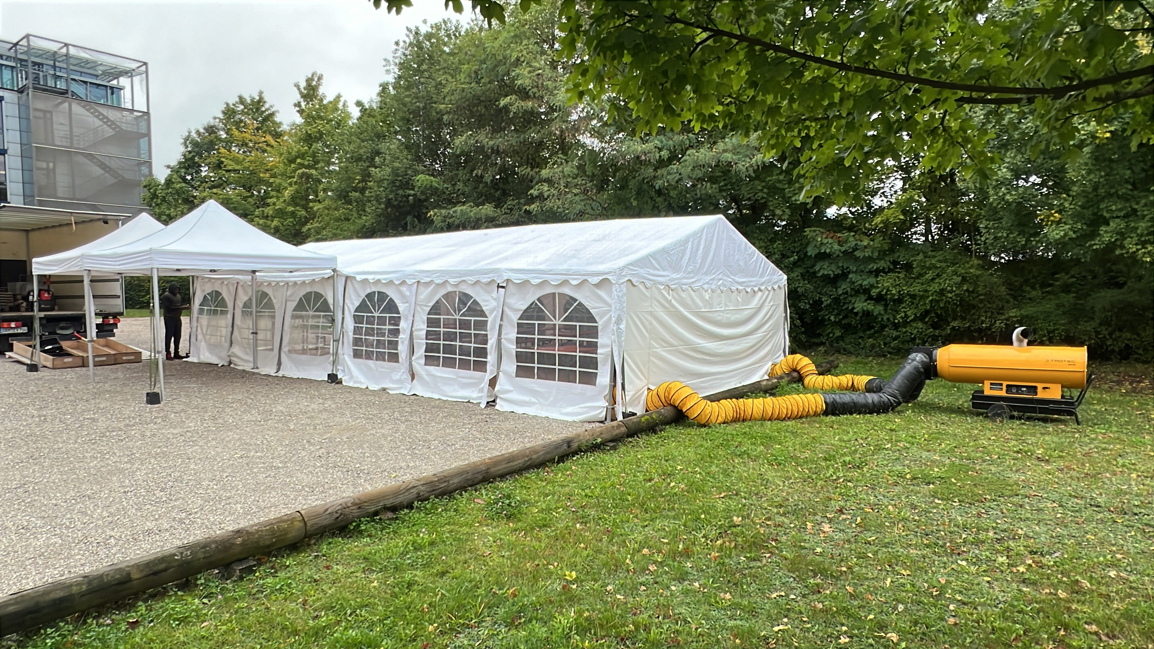 Weihnachtsfeier-Zelt mieten 6 x 12 m – beheizt inkl. Holzboden & 80 kW