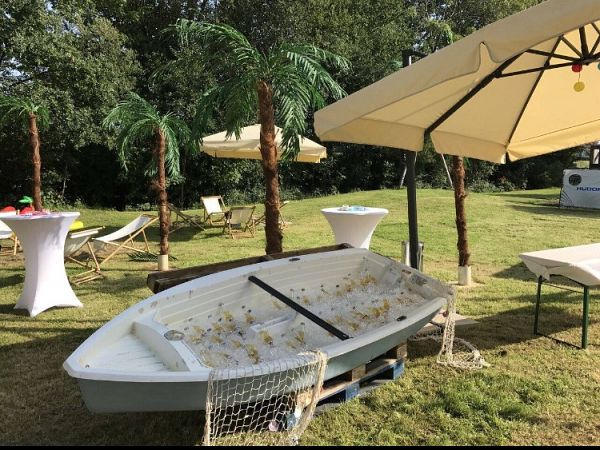 Dekoboot blau mieten – maritime Deko für Beachparty & Strandfest