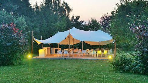 Stretchzelt mieten 7,5 x 10 m weiß/creme – 75 m² Tentickle Tipi-Zelt