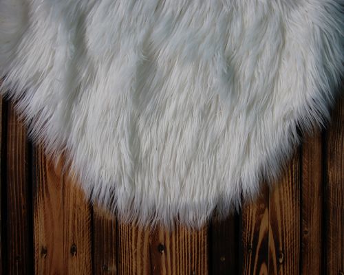 Kunstfell mieten – dekorative Felldecke für Lounge & Winterdeko