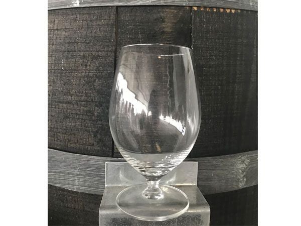 Wasserglas mit Stiel mieten – stielvolle Wassergläser leihen (25er-Pack)