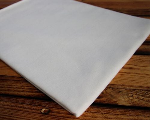 Tischdecke weiß 80x80 cm mieten – gereinigt, für Stehtisch & Feier