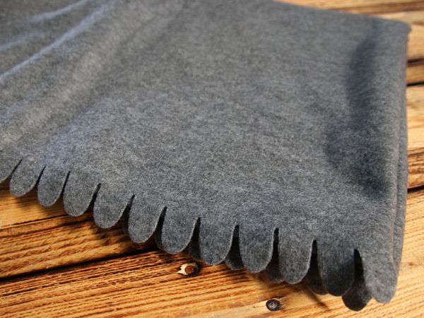 Fleecedecke grau mieten – kuschelige Decke für Gäste & Outdoor-Events