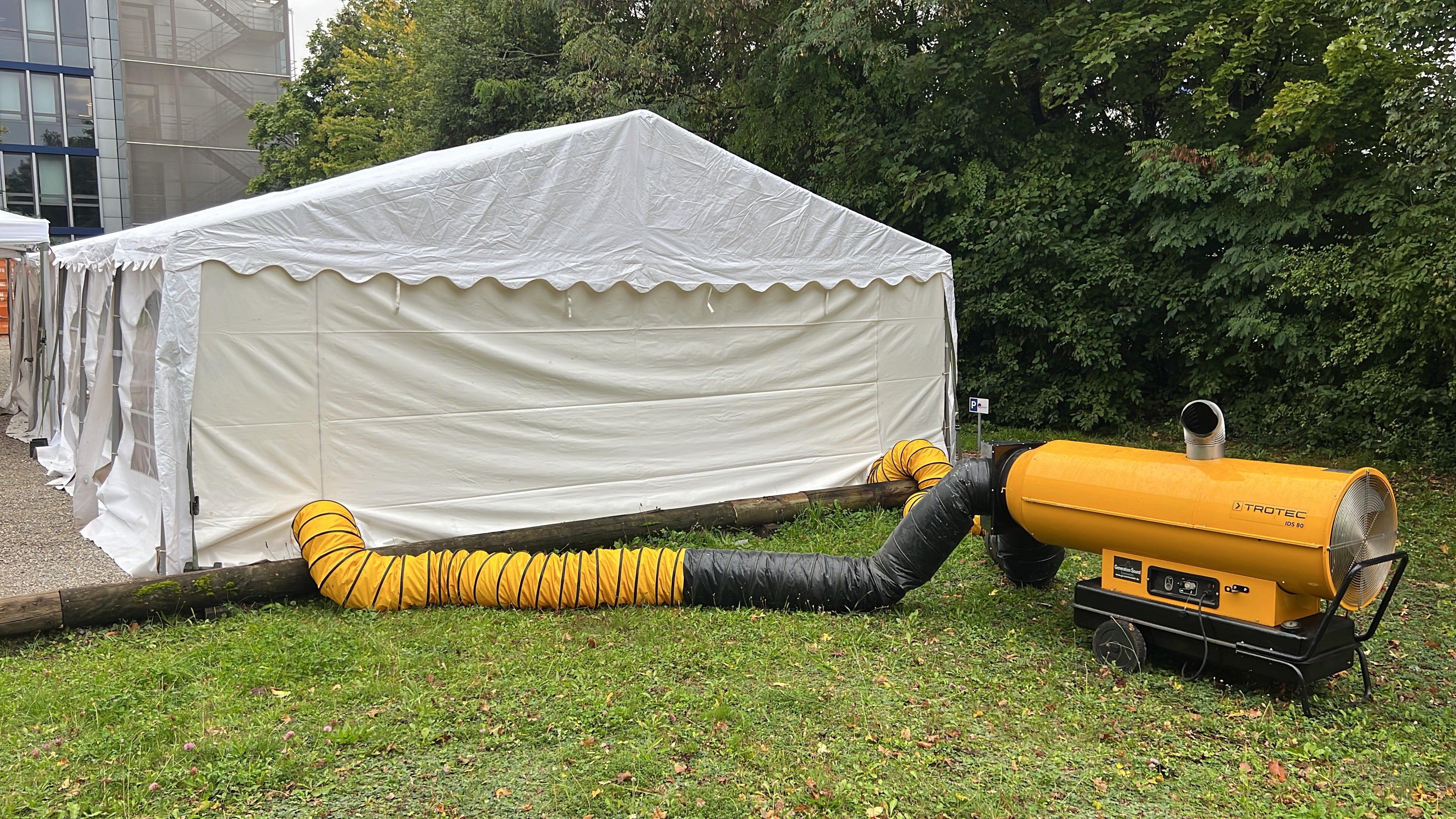 Weihnachtsfeier-Zelt mieten 6 x 12 m – beheizt inkl. Holzboden & 80 kW – 2