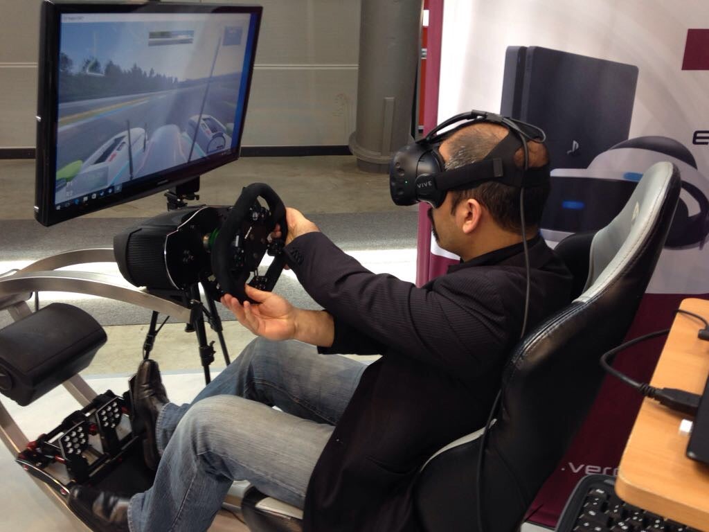 VR Rennsimulator mieten – High-End Racing-Simulator im Edelstahl-Design