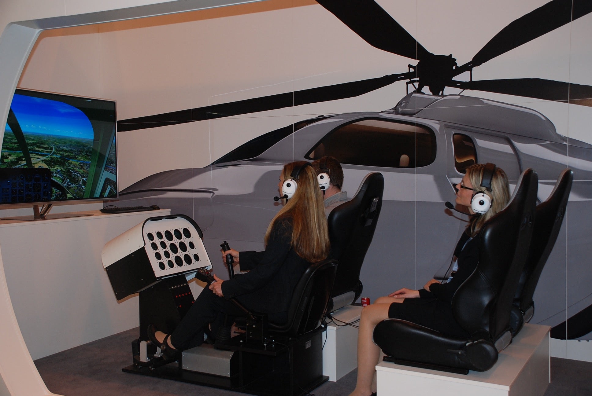 Hubschrauber-Simulator mieten – Helikopter-Flugsimulator mit Original-Steuerung – 2