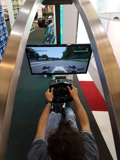 Fahrsimulator mieten – Formel 1, DTM, Rallye & Truck Racing im Edelstahl-Design – 3