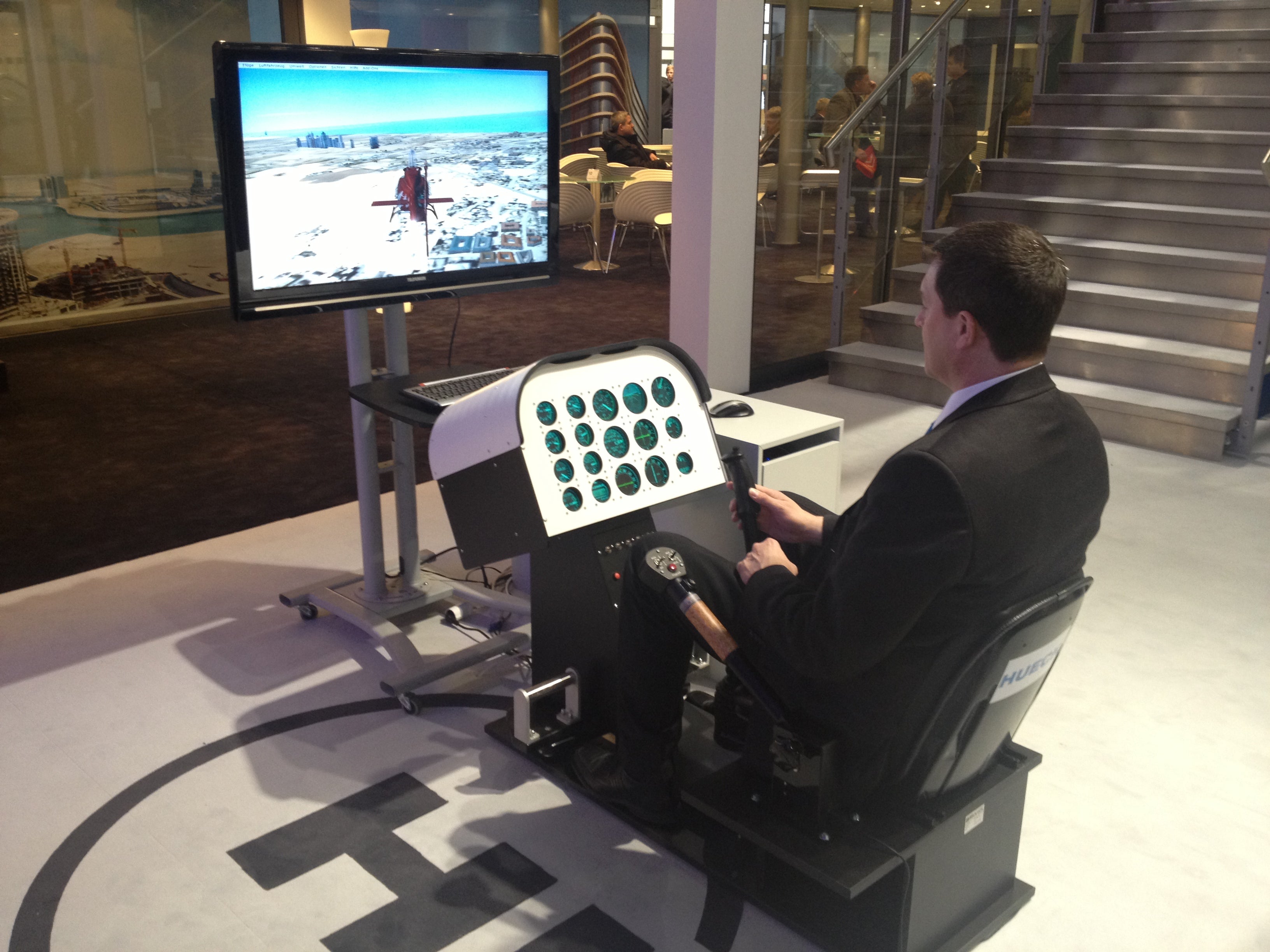 Flugsimulator mieten – Hubschrauber-Simulator (Helikopter) mit Cockpit-Steuerung