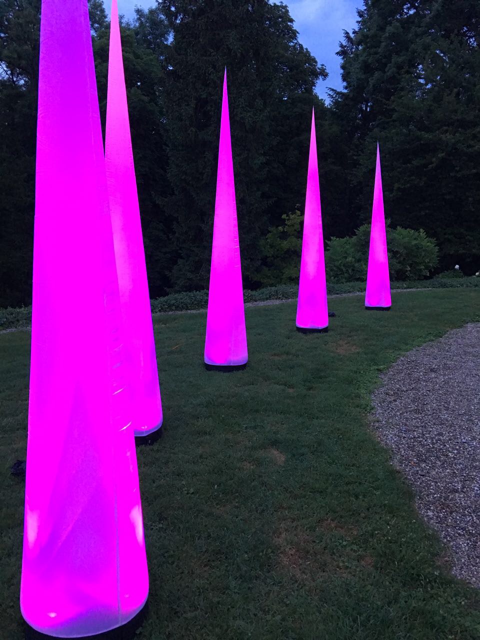 Aircones Lichtkegel LED RGB Beleuchtung mieten bei TOBERLAND