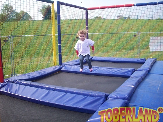 Trampolinanlage mieten bei TOBERLAND