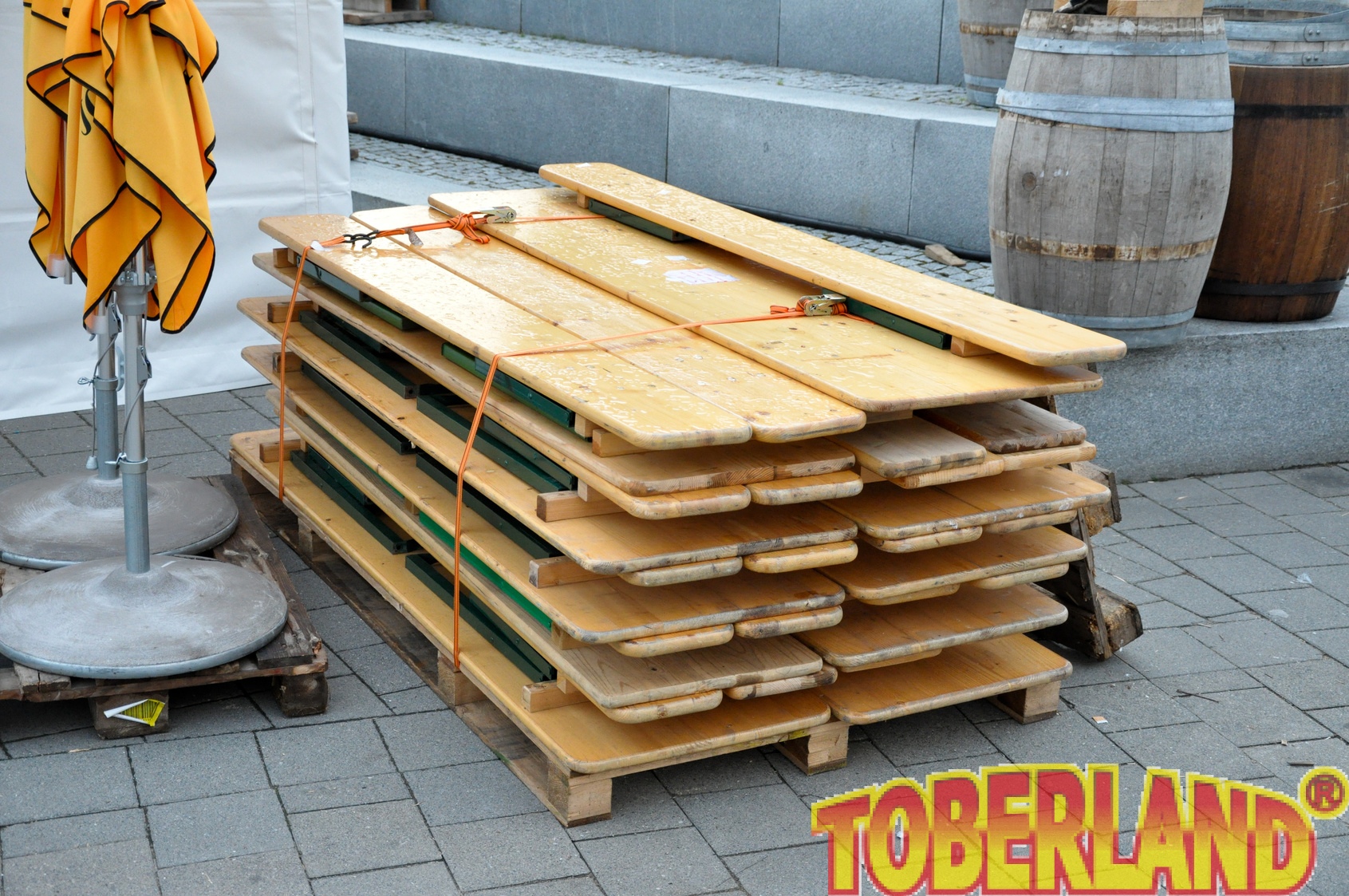 Stehtische / Bierzeltgarnituren mieten bei TOBERLAND
