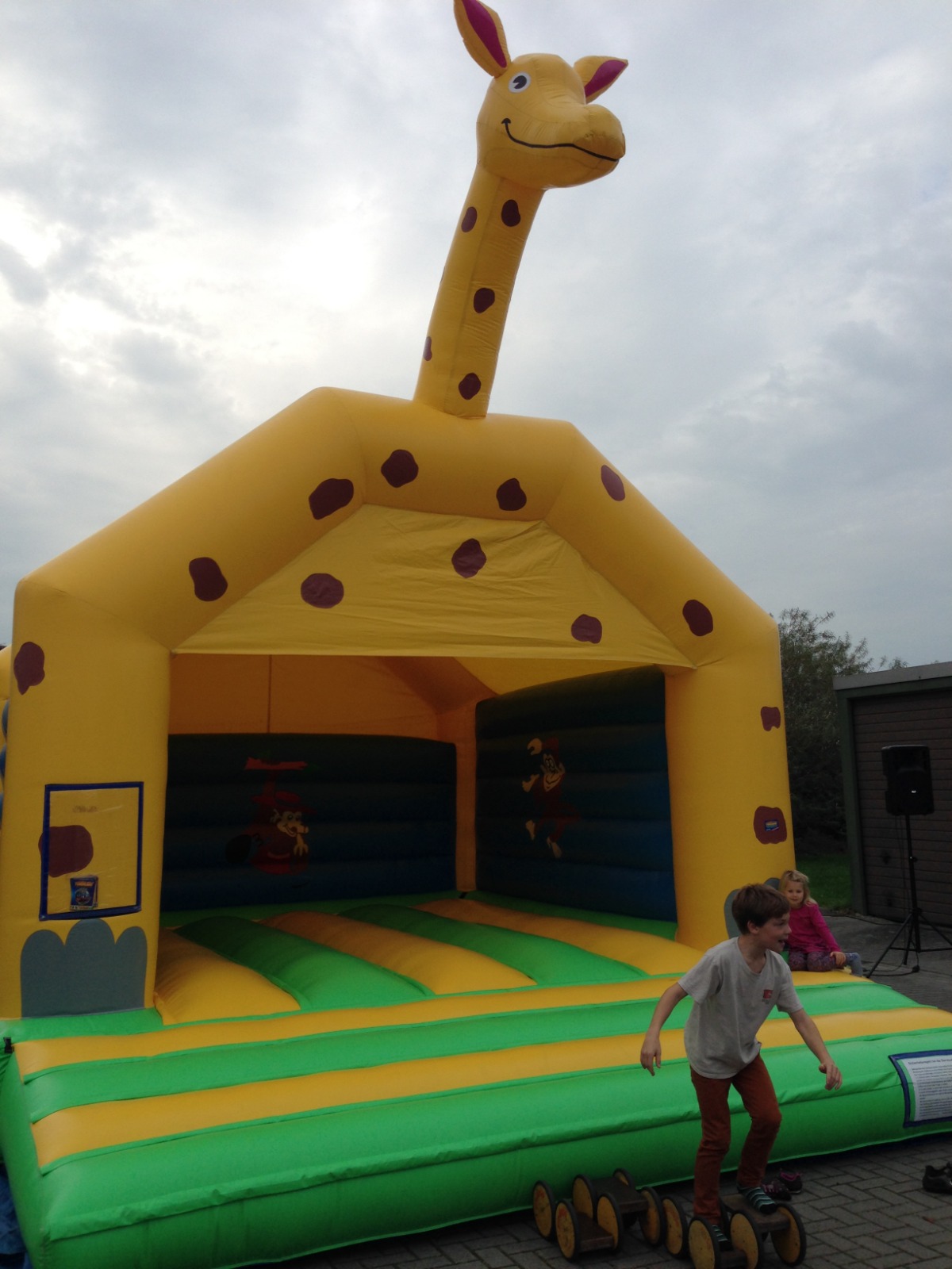 Hüpfburg „Profi“ Giraffe mieten bei TOBERLAND