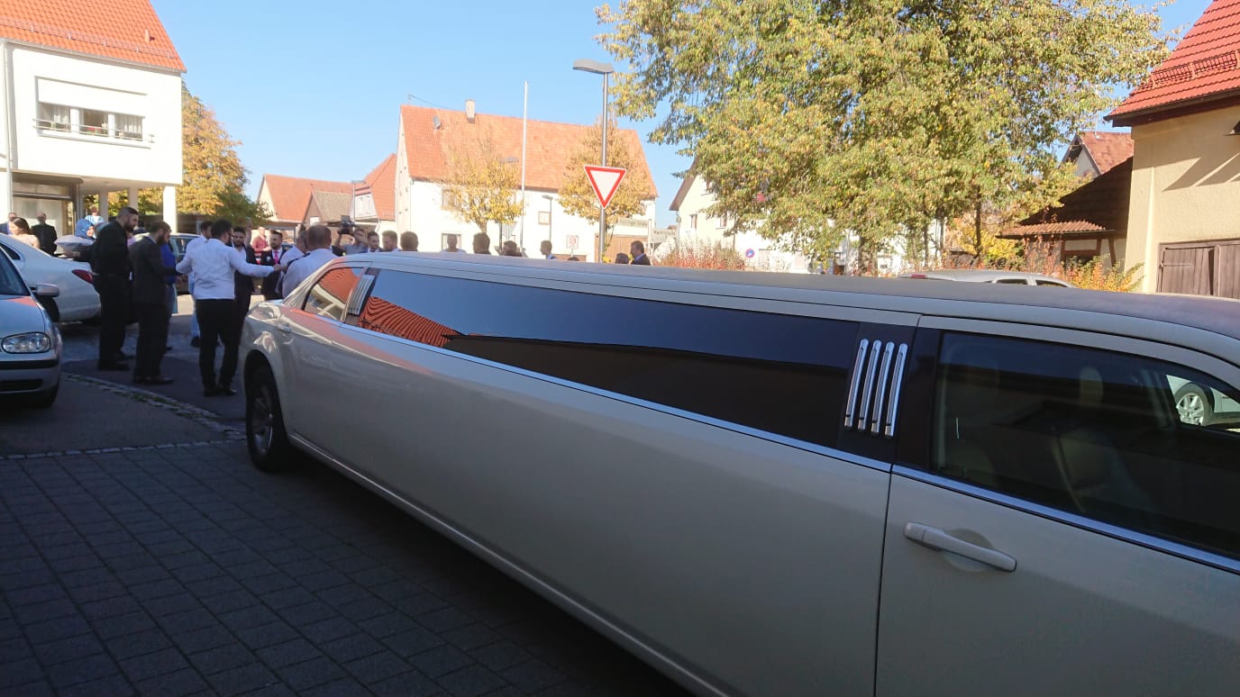 Stretchlimousine mieten – Chrysler C300, Hummer H3 & Mercedes Oldtimer für Hochzeit & Party – 2
