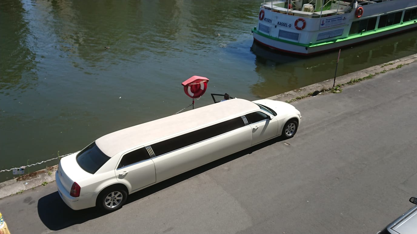 Stretchlimousine mieten – Chrysler C300, Hummer H3 & Mercedes Oldtimer für Hochzeit & Party – 3