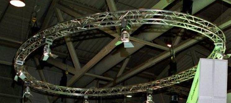 Traversen-Ellipse 10 x 6 m mieten – Global Truss 4-Punkt silber