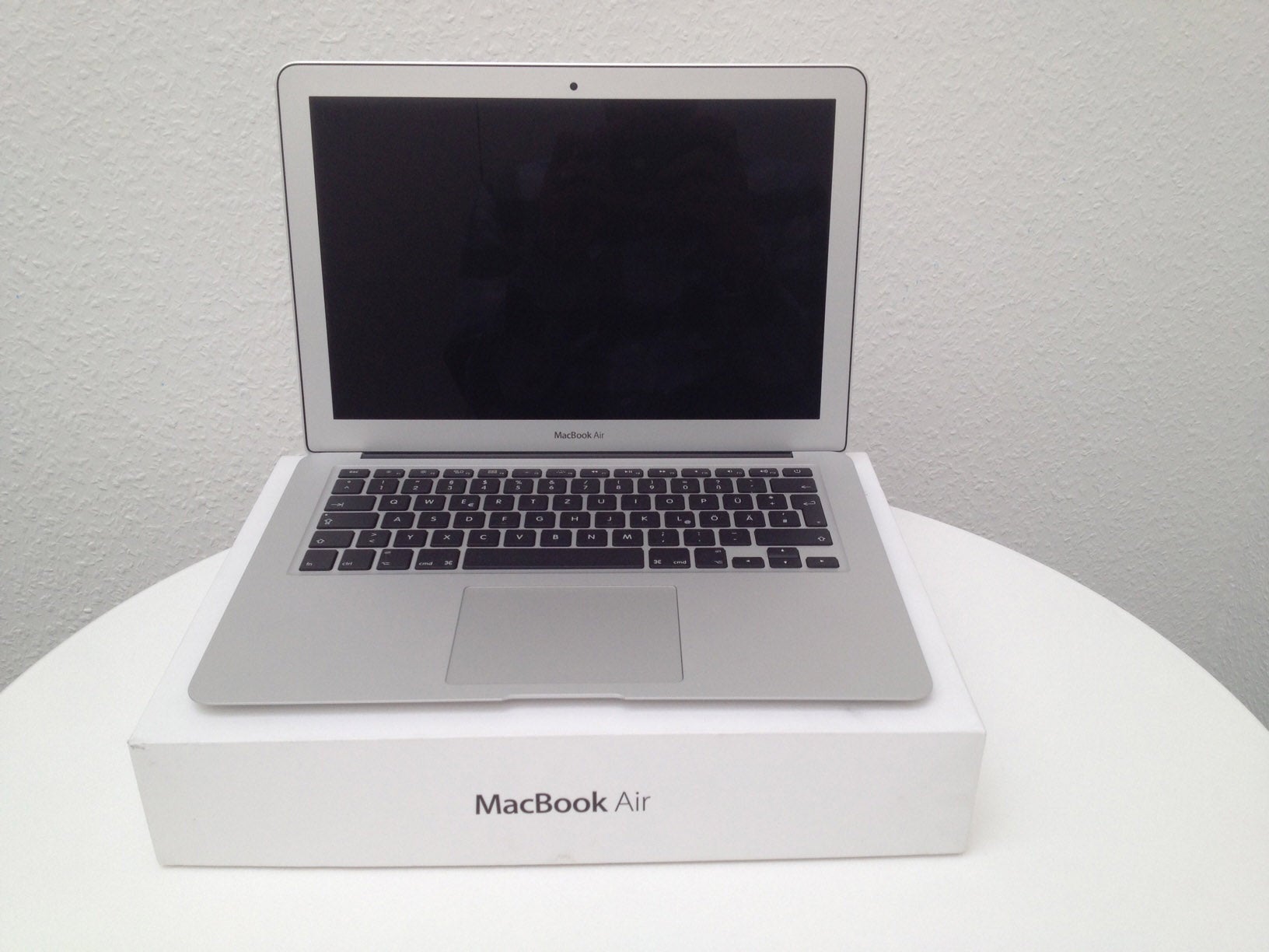 Apple MacBook Air 13,3" mieten – Core i5 Turbo Boost, 4 GB RAM, 256 GB SSD, inkl. HDMI-Adapter