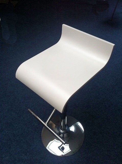 Barhocker weiß mieten – drehbar & höhenverstellbar