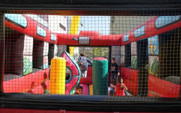 Hüpfburg Happy Bus mieten – Rundum-sorglos-Paket mit Aufbau – 2