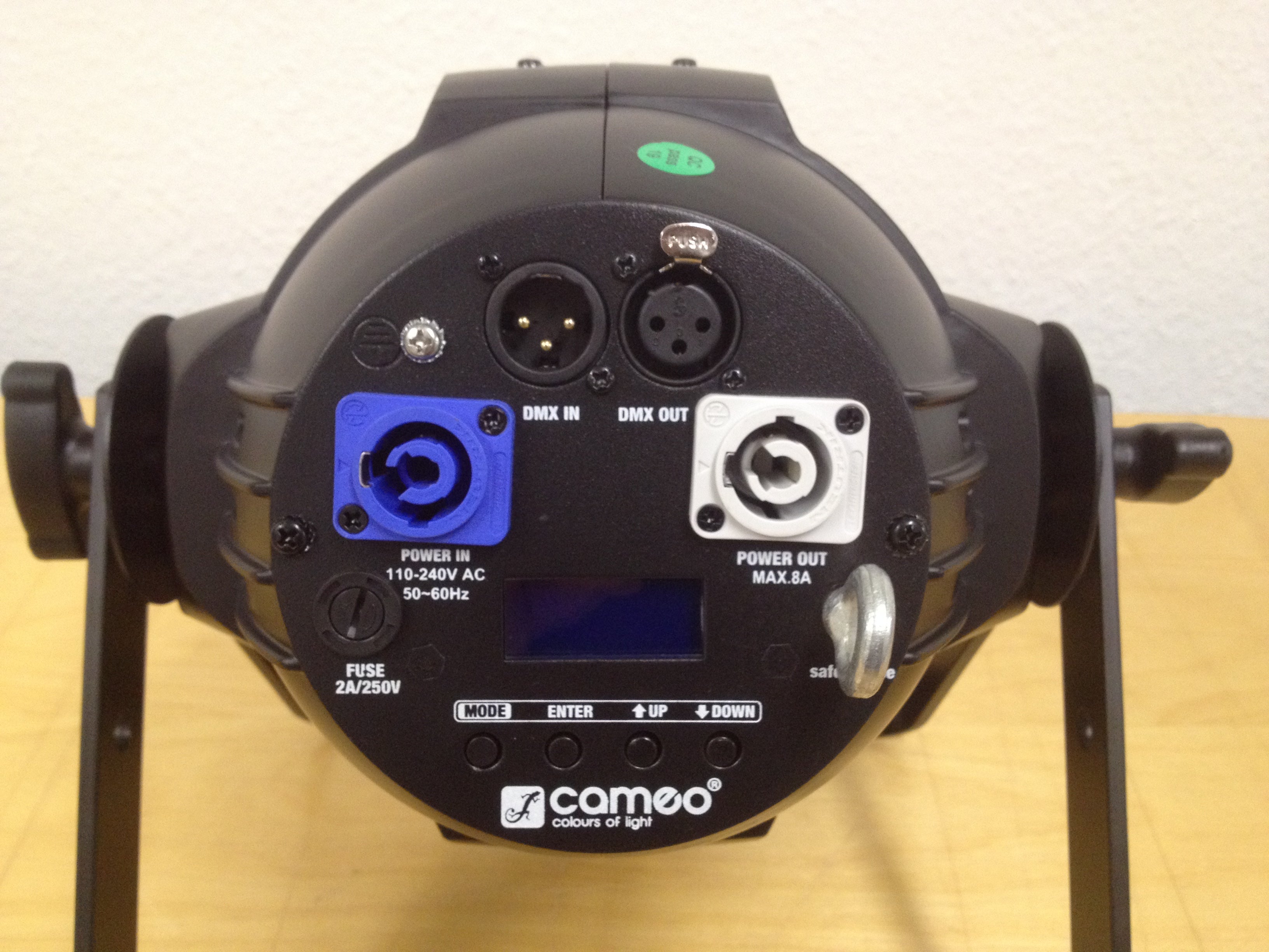 Cameo Tour LED mieten – 12 x 12 W 6in1 RGBWA+UV Studio PAR Scheinwerfer – 2