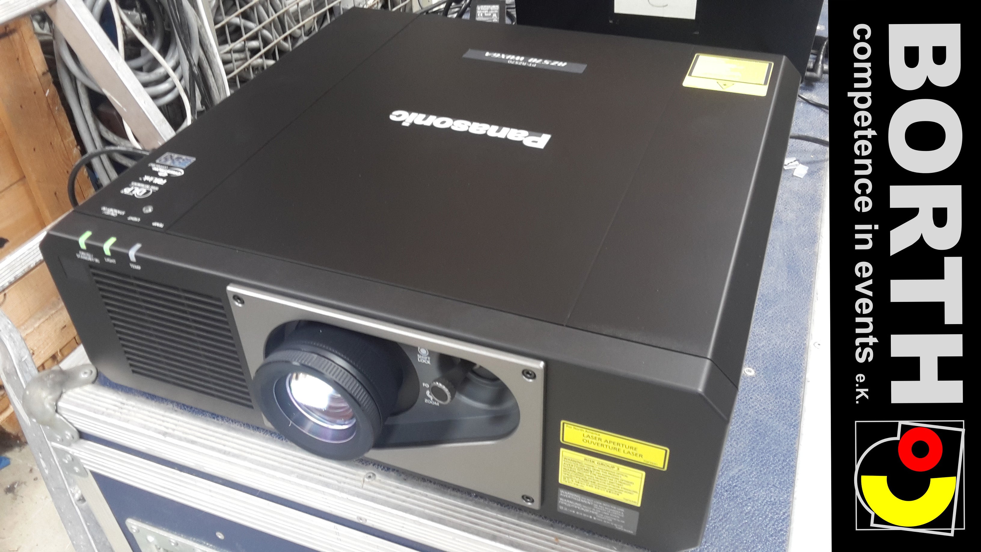 Panasonic PT-RZ570 Laser-Projektor mieten – 5.400 lm, WUXGA