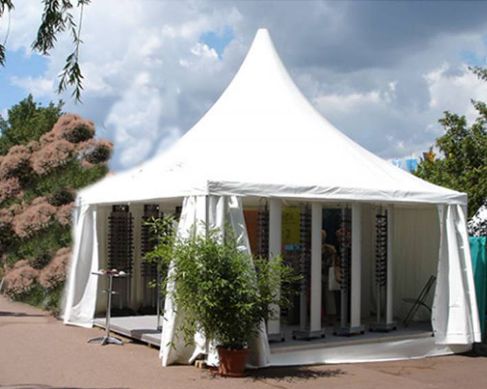 Pagodenzelt 5x5 m mit Spitzdach mieten – elegantes Eventzelt mit abnehmbaren Seitenwänden