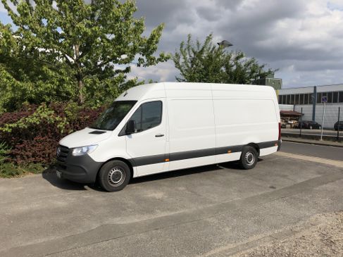 Mercedes Sprinter 3,5 t mit Fahrer mieten – Kasten-Lkw mit AHK – 3