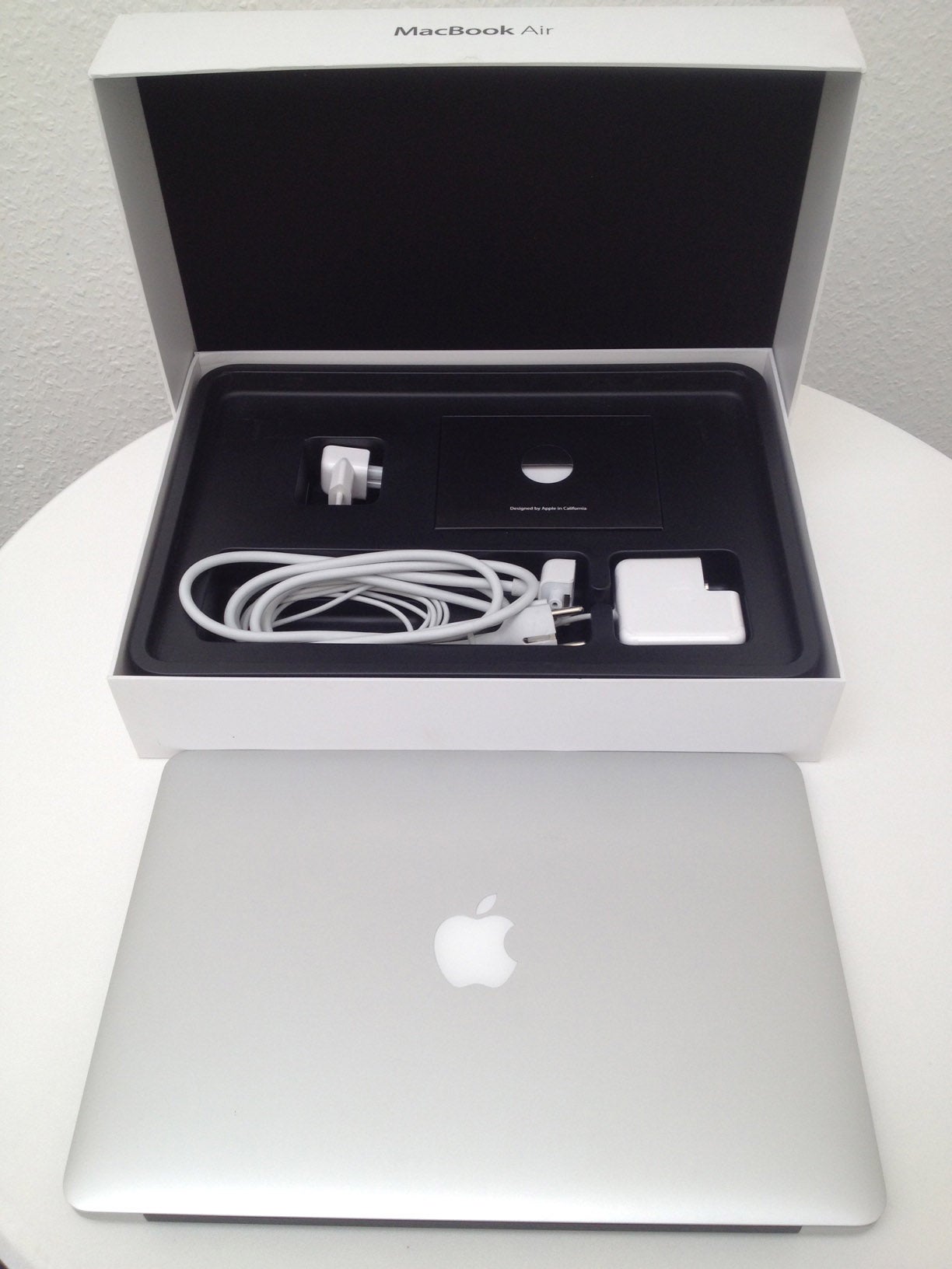 Apple MacBook Air 13,3" mieten – Core i5, 4 GB RAM, 256 GB SSD, inkl. HDMI-Adapter – 2