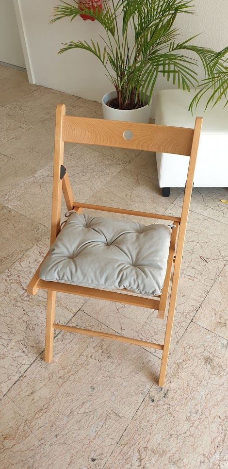 Klappstuhl aus Holz mieten – robust, optional mit Kissen – 2