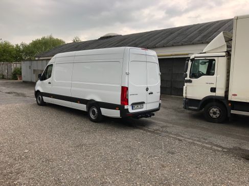 Mercedes Sprinter 3,5 t mit Fahrer mieten – Kasten-Lkw mit AHK – 2