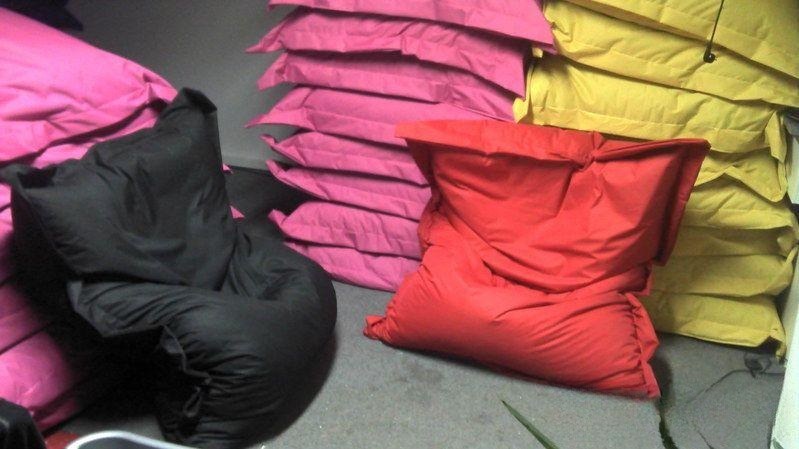 XXL-Sitzsack 140*180cm Pink mieten in Chemnitz – Eventmöbel
