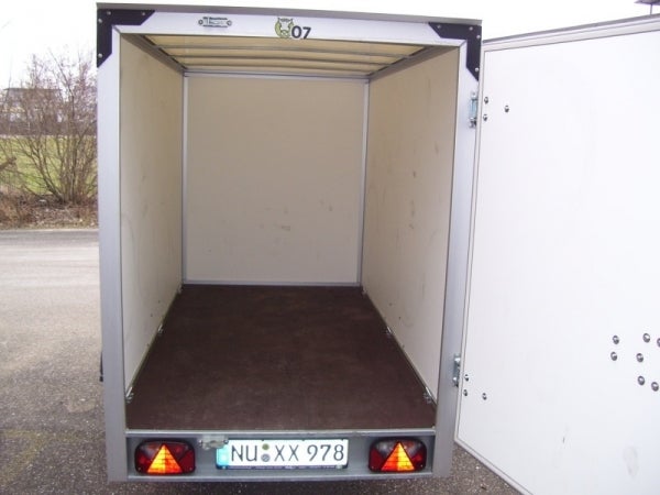 Kofferanhänger mit Türe mieten – Größe M, geschlossen, 150 cm, 1.300 kg, 100 km/h – 3
