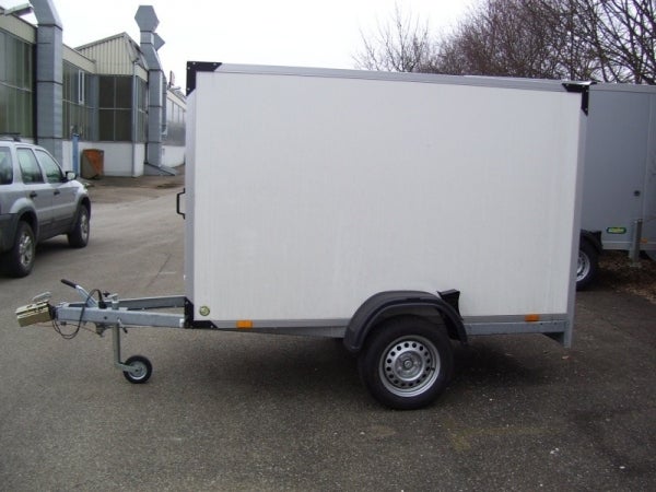 Kofferanhänger mit Türe mieten – Größe M, geschlossen, 150 cm, 1.300 kg, 100 km/h – 2
