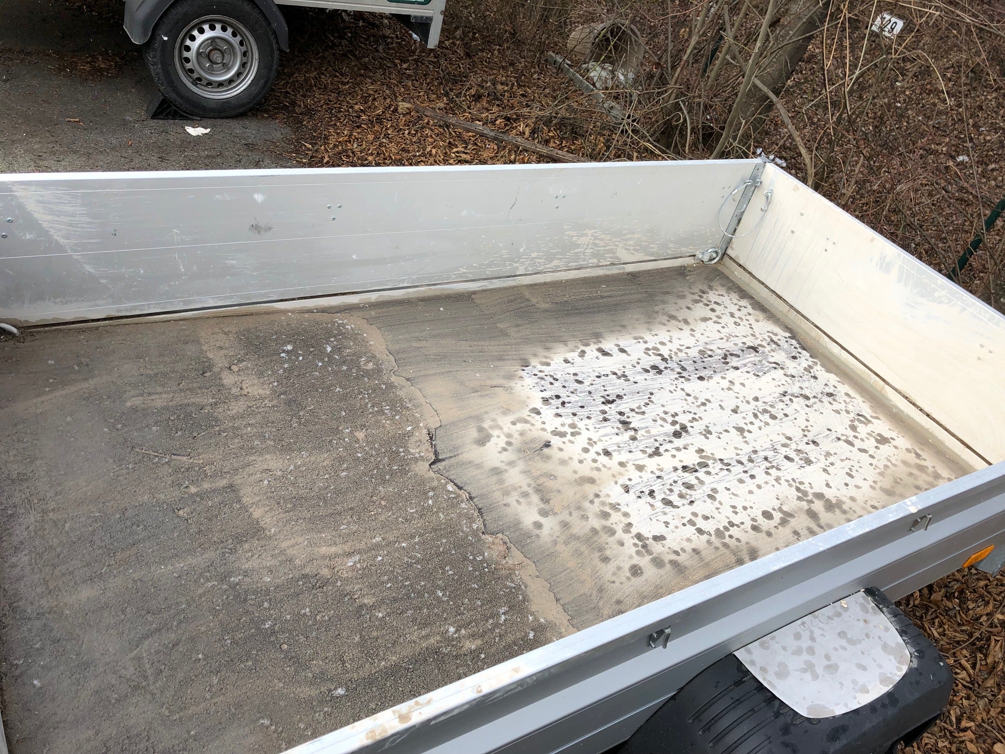 PKW-Anhänger ohne Plane mieten – Größe S, Tieflader, 750 kg, ohne BE-Führerschein – 2