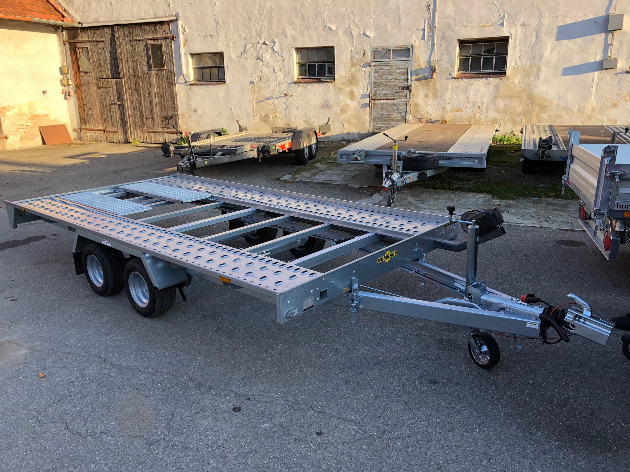 XL Autotransportanhänger mieten – Hochlader mit Seilwinde, abkippbar, 2,7 t