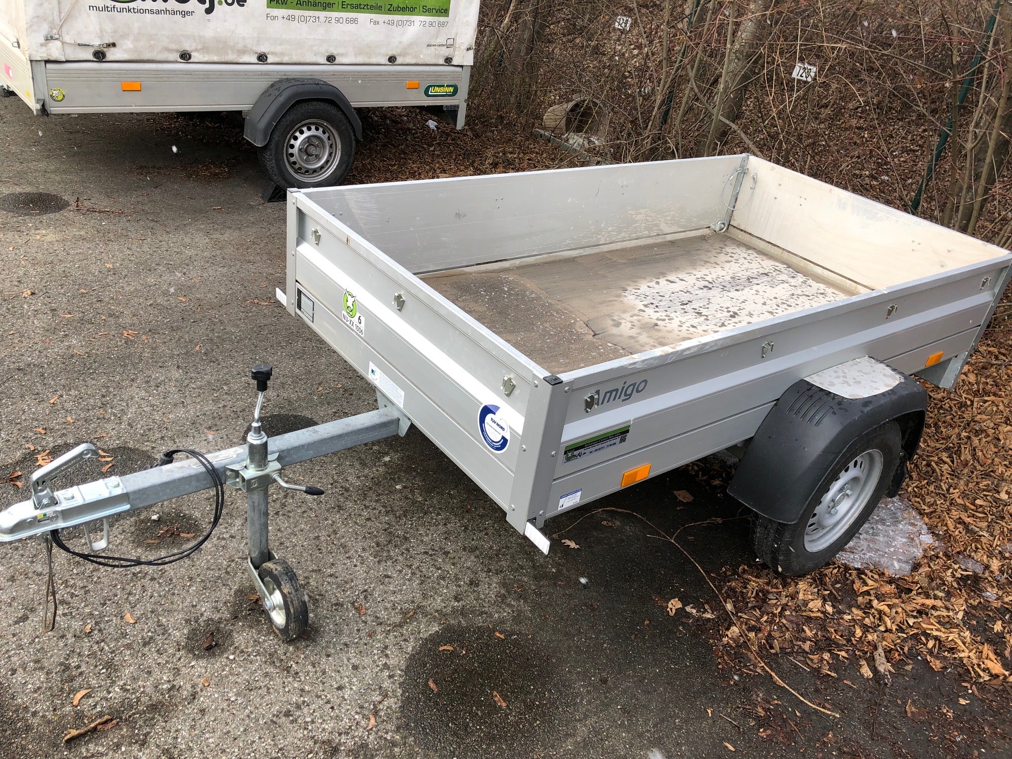 PKW-Anhänger ohne Plane mieten – Größe S, Tieflader, 750 kg, ohne BE-Führerschein