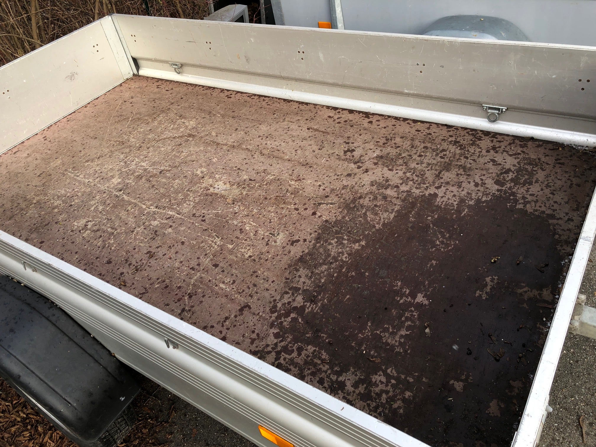 PKW-Anhänger ohne Plane mieten – Größe M, Tieflader, 750 kg, ohne BE-Führerschein – 2