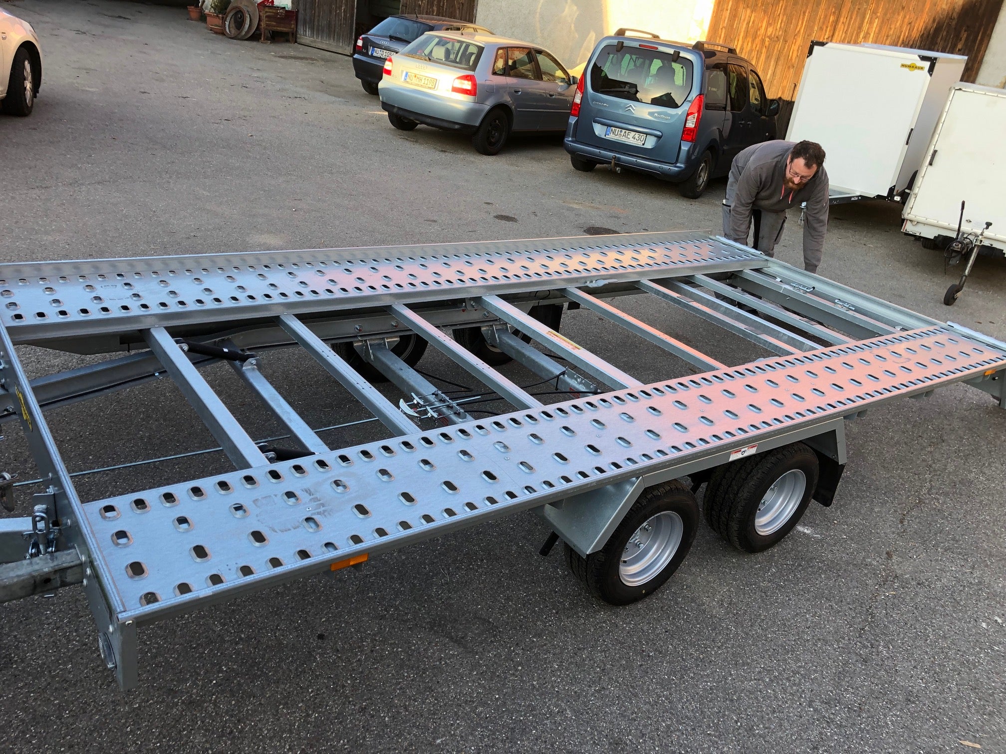 XL Autotransportanhänger mieten – Hochlader mit Seilwinde, abkippbar, 2,7 t – 4