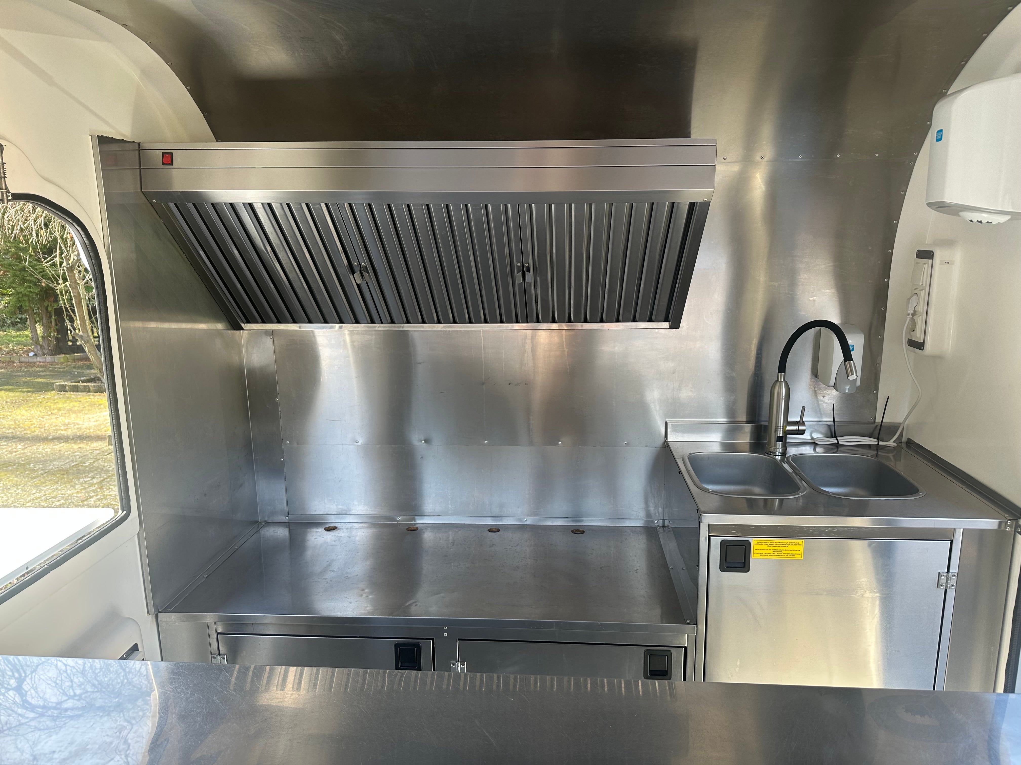 Imbisswagen mieten – Foodtrailer Mobile Chef, 750 kg, PKW-tauglich, bundesweit