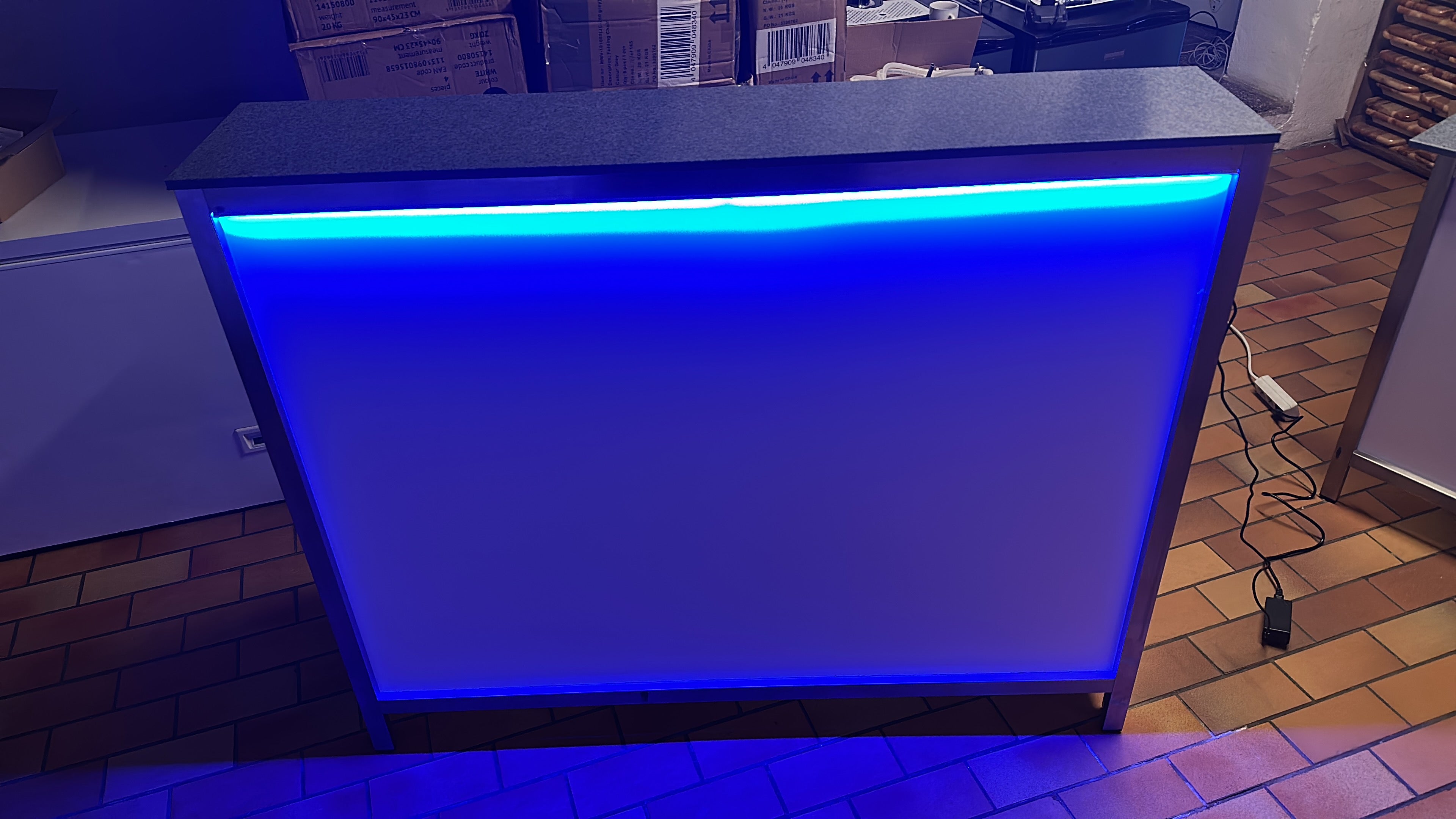 LED Theke mieten – Klapp-Theke / Mobile Gastro-Theke / DJ-Tisch, bis 4 Stück – 4