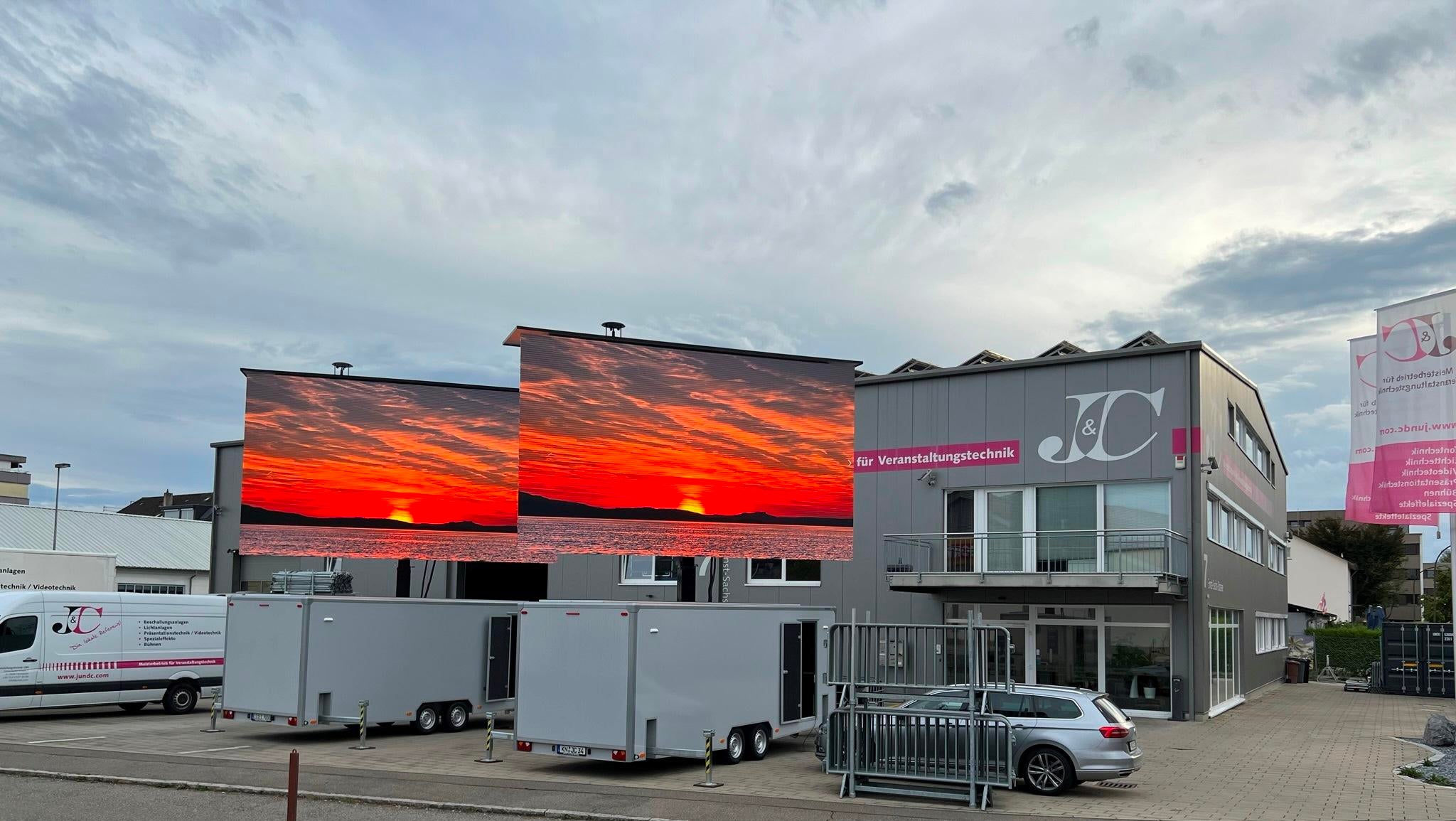 LED-Trailer mieten – 21 m² mobile LED-Wand, 600x350 cm, 16:9, 3,9 mm – 2