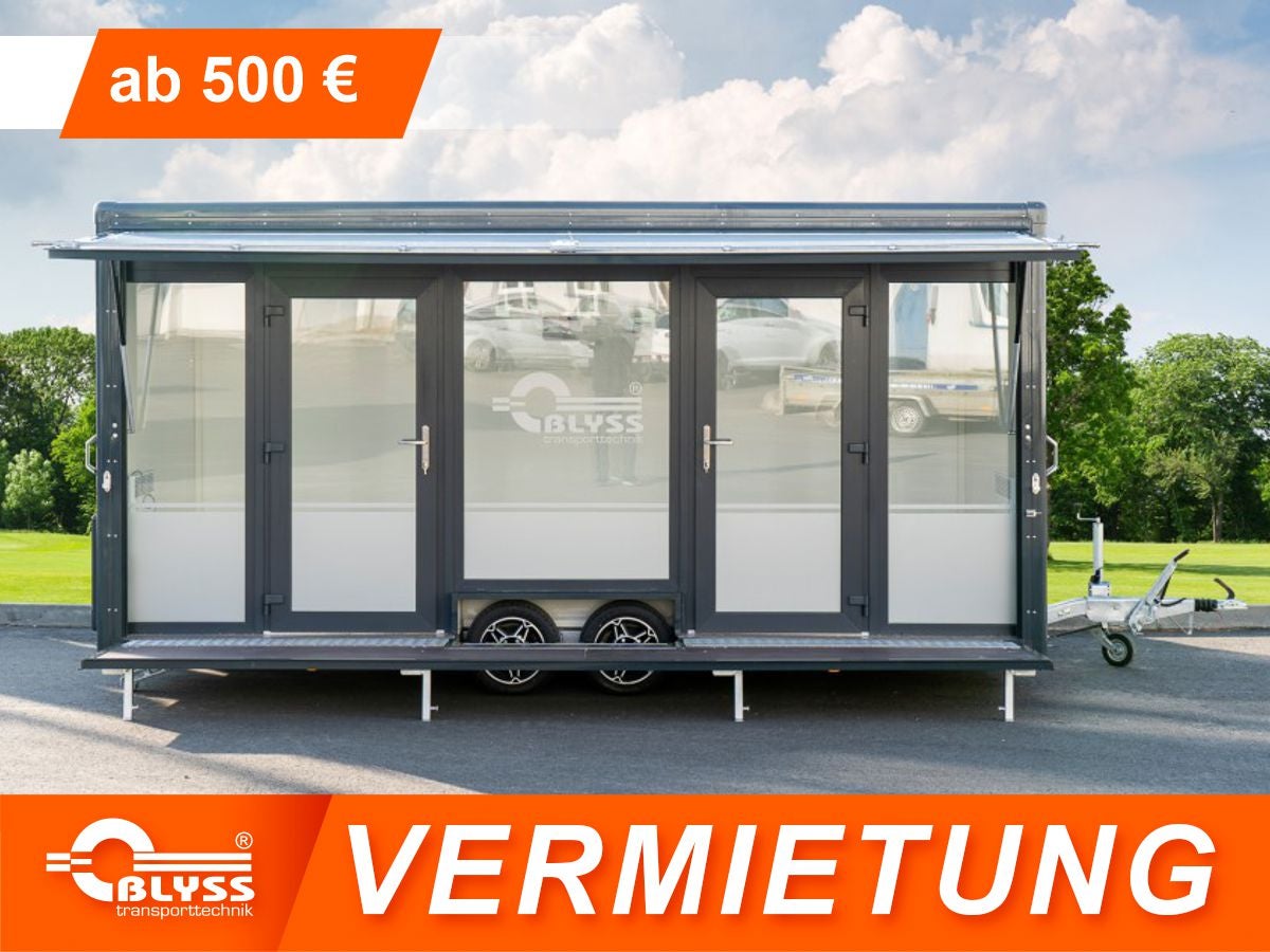 Eventanhänger mieten – Messeanhänger 2700 kg zGG mit Vollwandverglasung & Verkaufsklappe