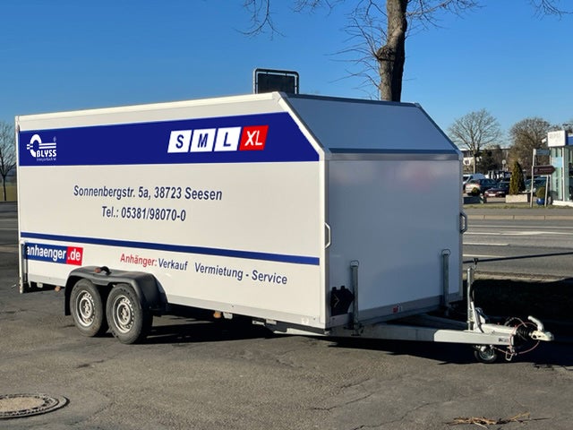 Kofferanhänger mieten – XL 2700 kg zGG mit Aerodynamik & Heckklappe, 5 m Ladefläche – 2