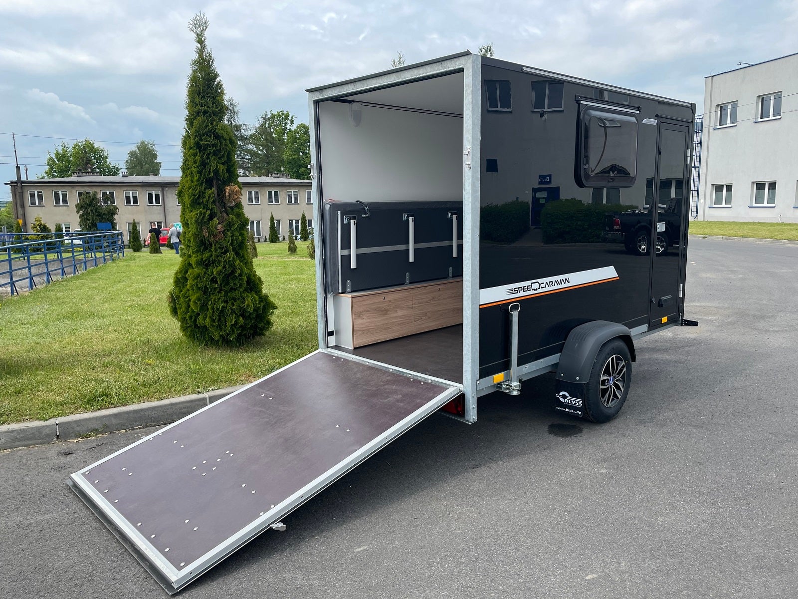 Motorrad-Kofferanhänger mieten – Speedcaravan 311 mit Heckklappe, 1300 kg zGG – 2