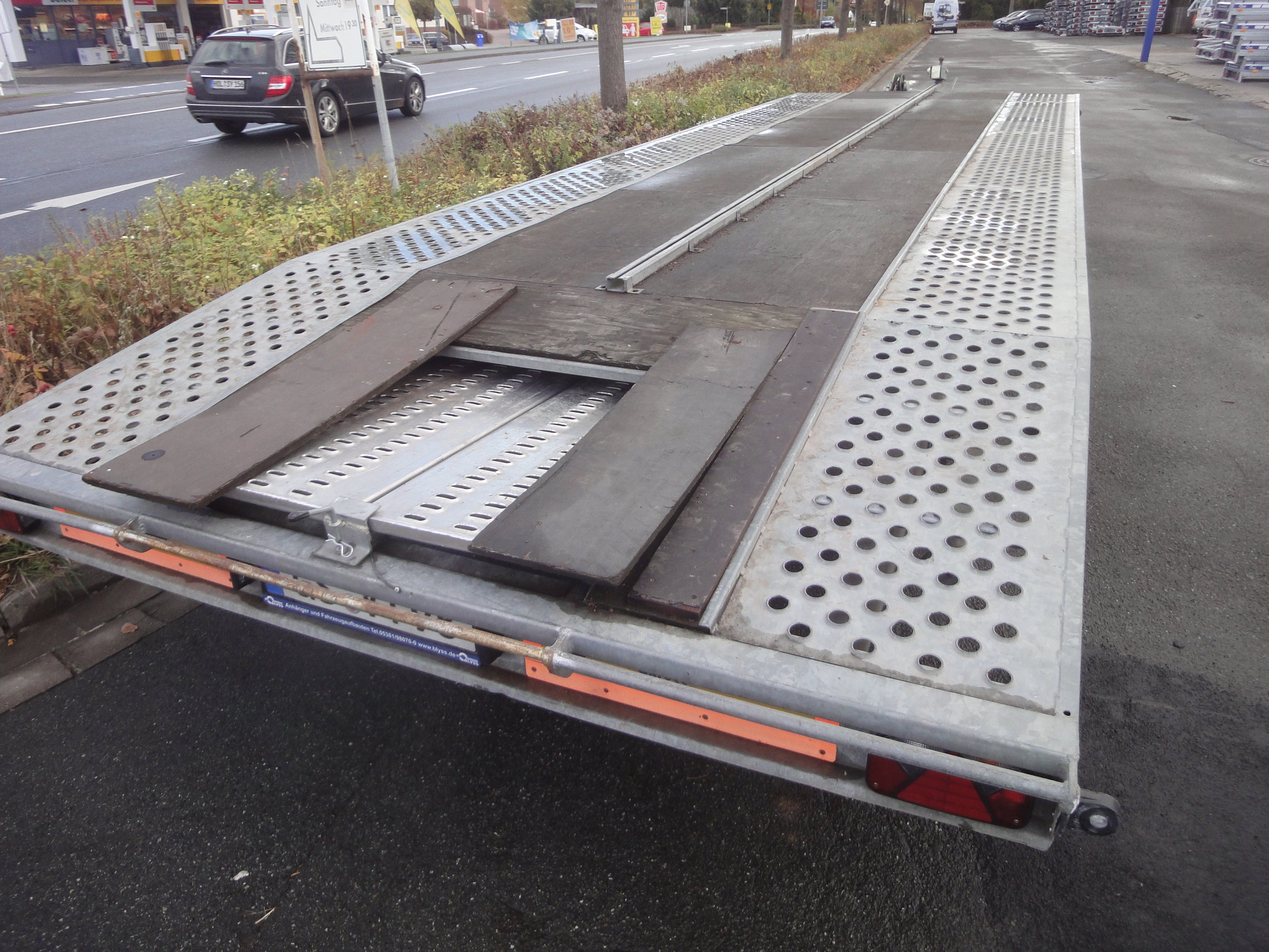Autotransporter mieten – Anhänger für 2 Autos, 860x250 cm, 3500 kg zGG, mit Seilwinde – 4