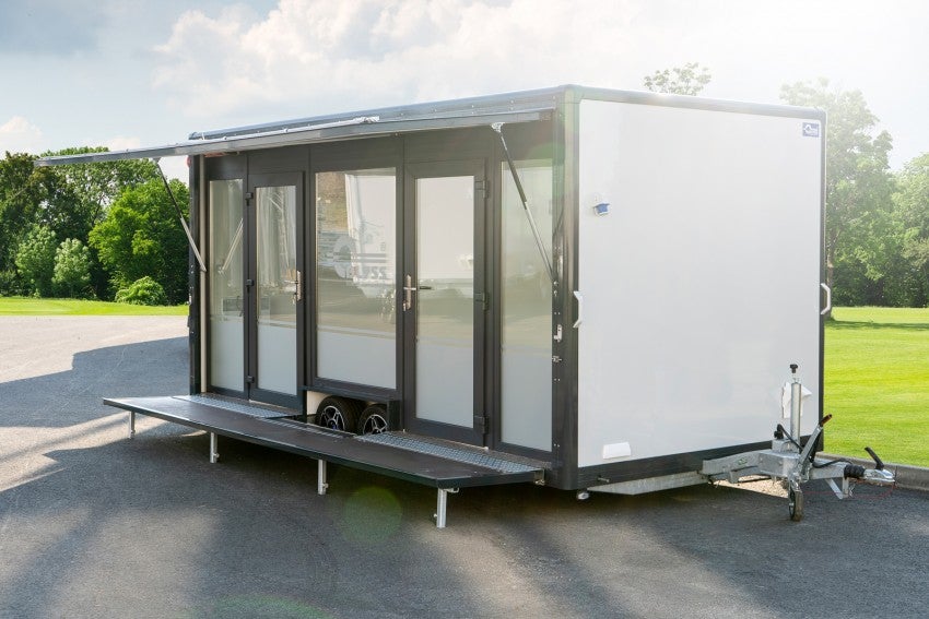 Eventanhänger mieten – Messeanhänger 2700 kg zGG mit Vollwandverglasung & Verkaufsklappe – 3