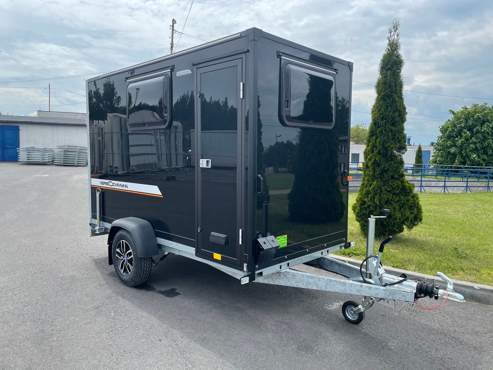 Motorrad-Kofferanhänger mieten – Speedcaravan 311 mit Heckklappe, 1300 kg zGG – 3