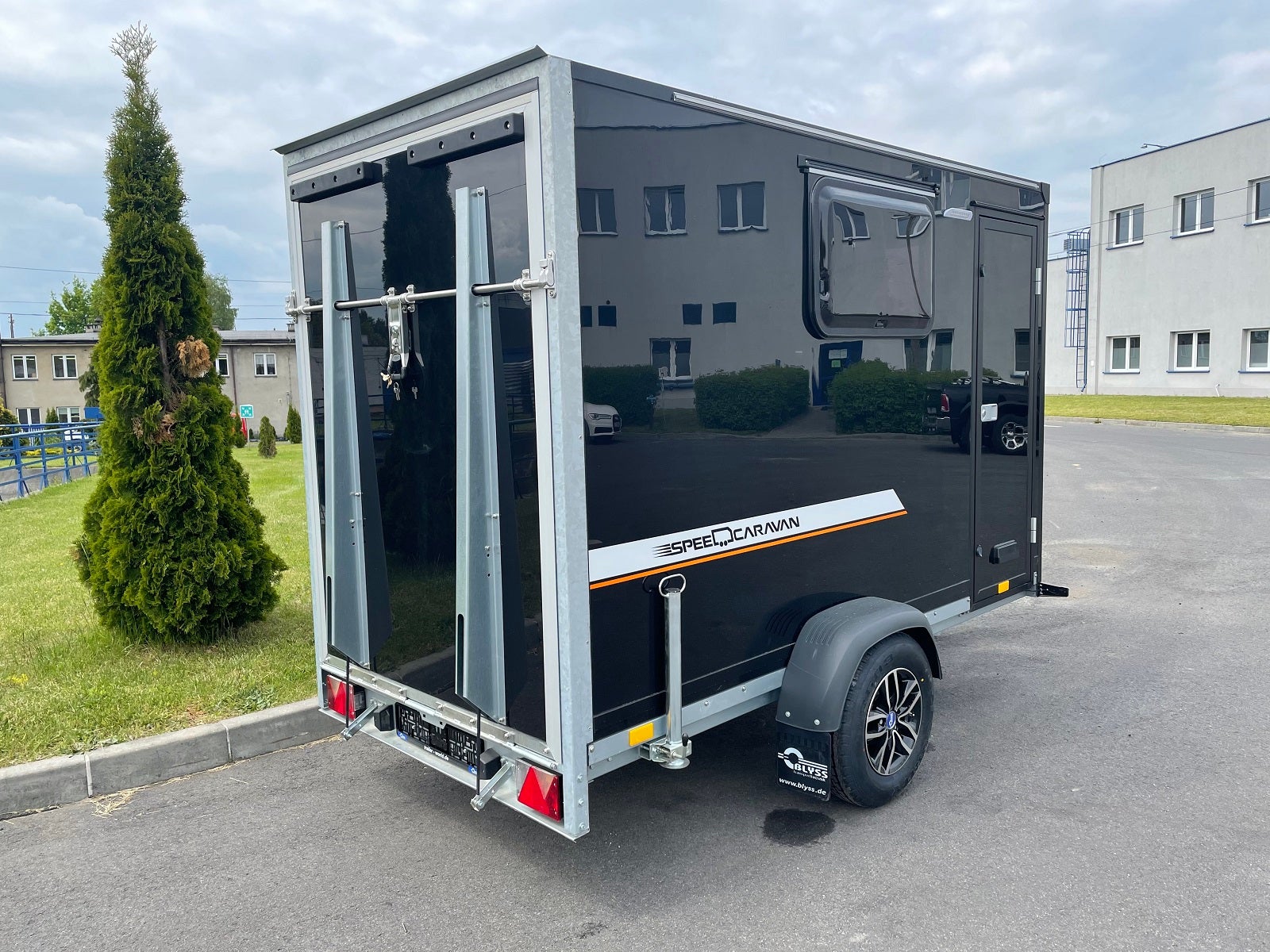 Motorrad-Kofferanhänger mieten – Speedcaravan 311 mit Heckklappe, 1300 kg zGG – 4