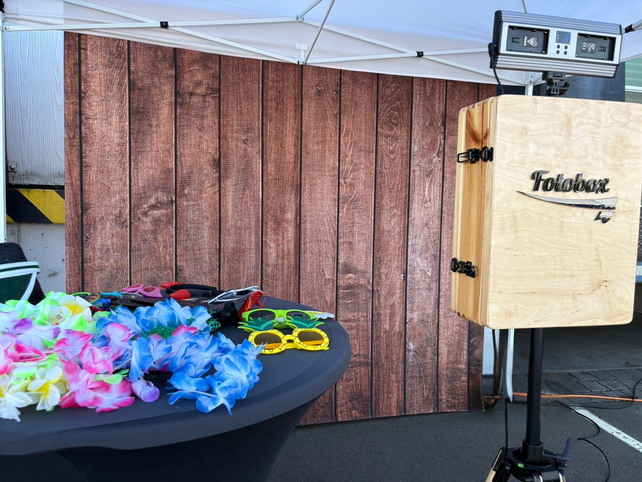 Fotobox mieten in Dresden – Fotobooth inkl. Hintergrundwand, Requisiten & Branding-Layout – 2