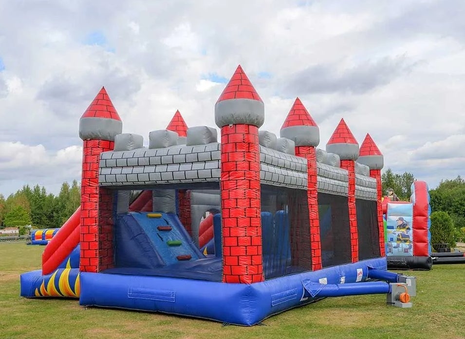 XL-Hüpfburg mit zwei Rutschen mieten 6x8 m – Ritterburg Rot, DIN-geprüft – 4