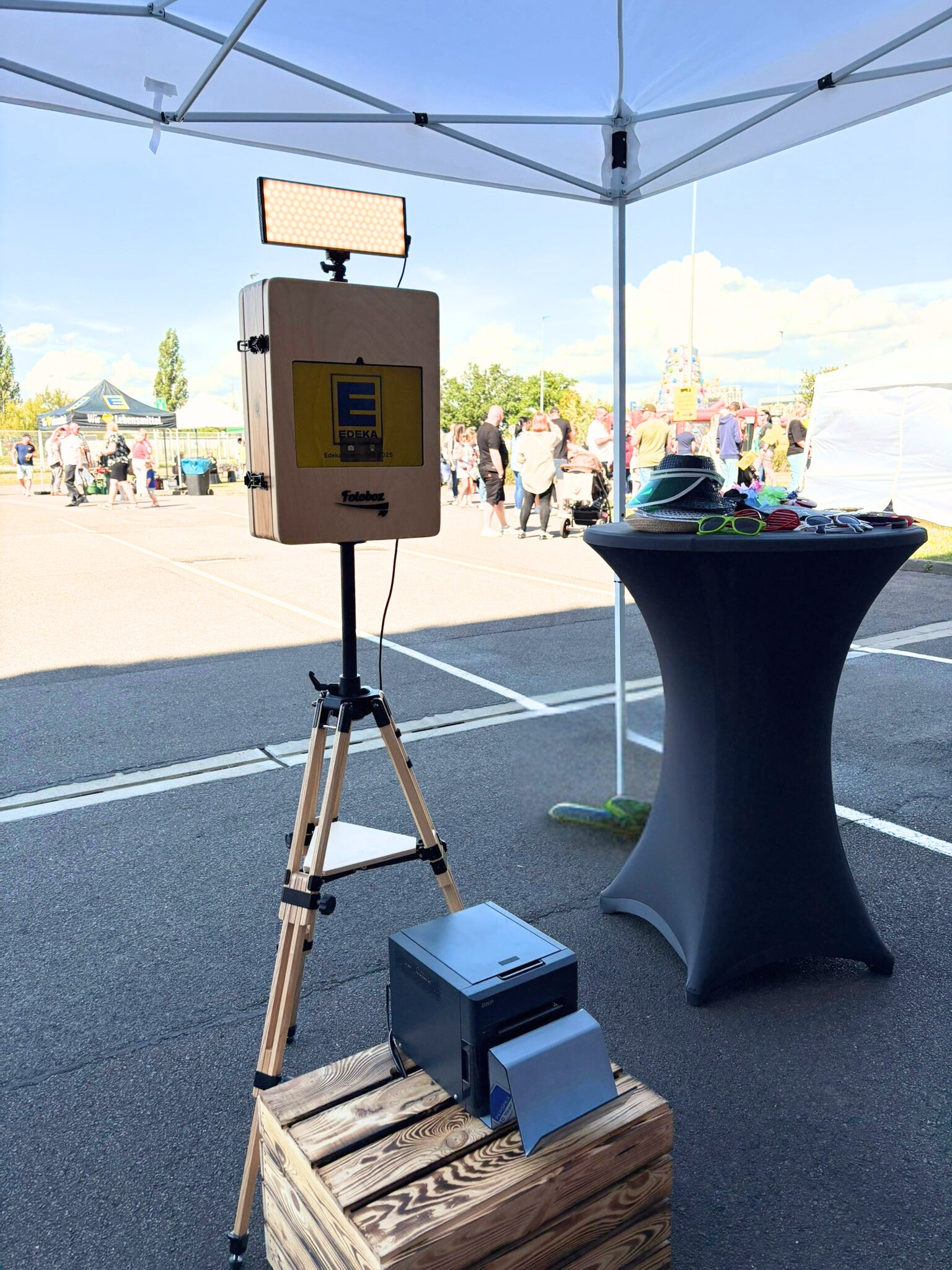 Fotobox mieten in Dresden – Fotobooth inkl. Hintergrundwand, Requisiten & Branding-Layout – 3